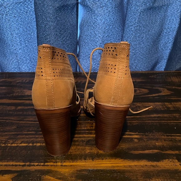 GB HEELS - Picture 2 of 10